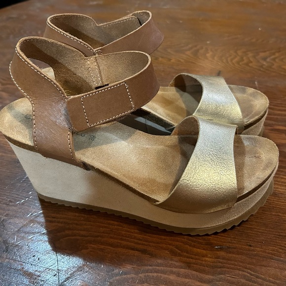 Wedges - Picture 1 of 6